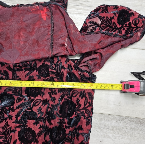 Chelsea & Violet Velvet Burnout Floral Mini Dress Medium Cold Shoulder Goth Vamp - Picture 3 of 16